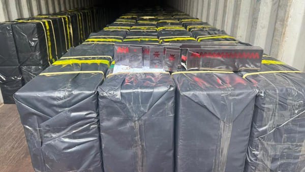 Kabar Hangat: Kapal Pengangkut 2,6 Ton Narkoba Cair Juga Bawa 1,5 Juta Batang Rokok Ilegal (Cek Faktanya)
