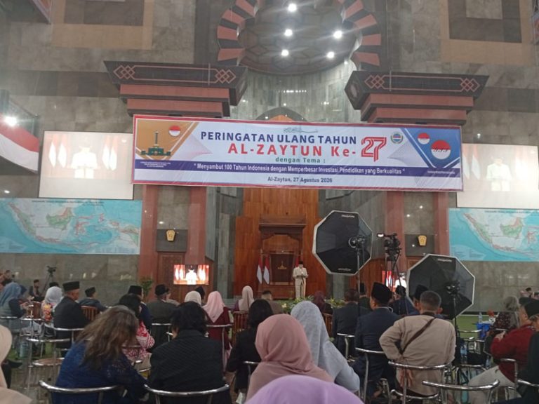 Kabar Hangat: Peringatan HUT Ke-27 Mahad Al Zaytun, Tema : “Menyambut 100 Tahun Indonesia dengan Memperbesar Investasi Pendidikan Yg Berkualitas ” (Cek Faktanya)