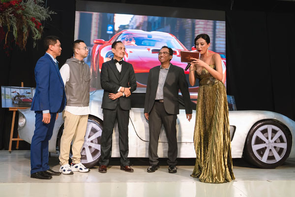 Kabar Hangat: LA DOLCE VITA: TUKSEDO AUTO & FASHION GALA (Cek Faktanya)